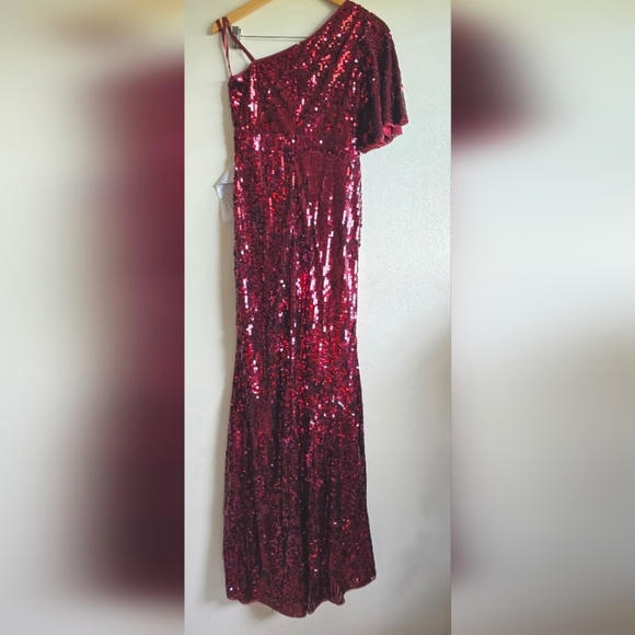 NWT Mac Duggal, One-Shoulder Sequin Column Gown, Burgundy, Size 4 -$598 - Picture 5 of 15